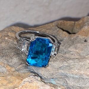 5/$10❤️❤️❤️NEW Tibetan Silver Aqua Glass Rhinestones Ring